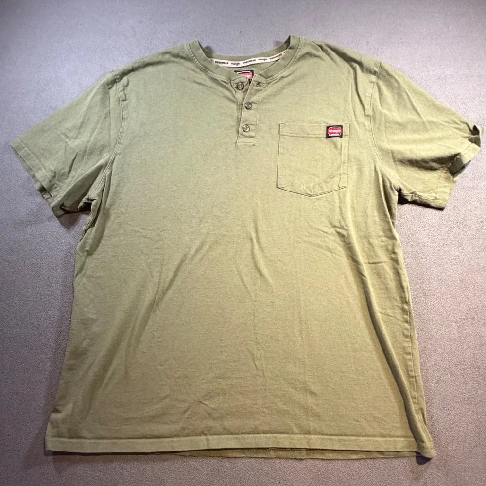 Wrangler Workwear Mens XL Olive Green Short Sleeve Henley Pocket T-Shirt Cotton